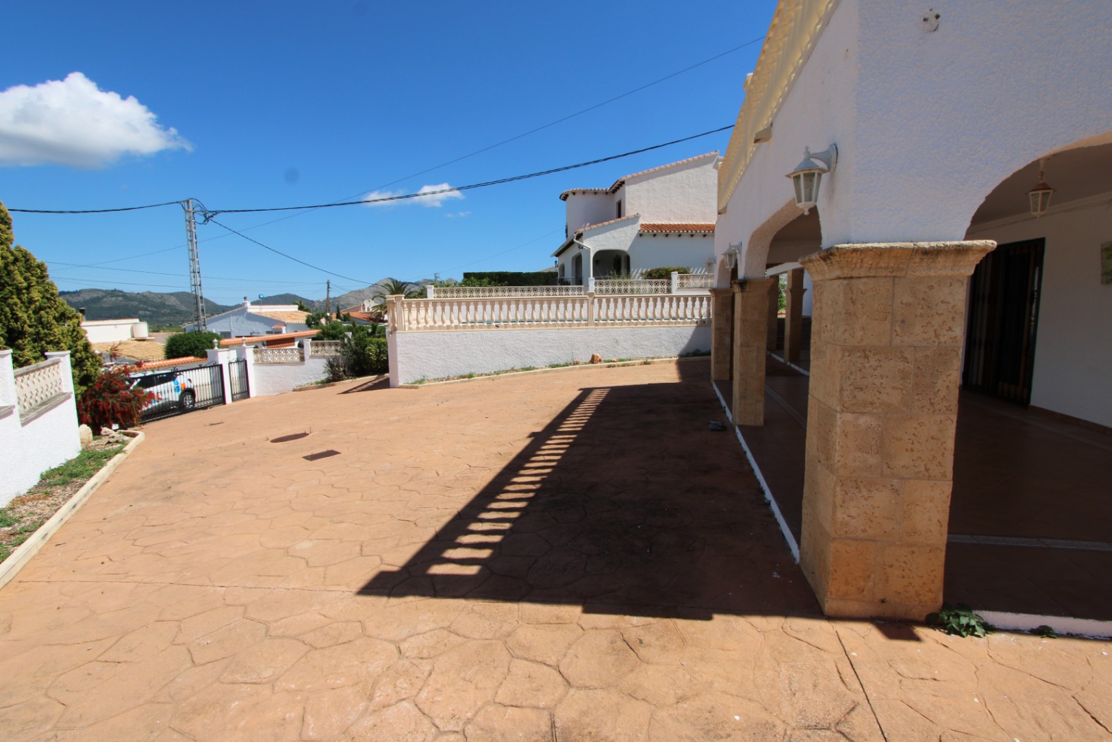 00426 - Chalet en venta con dos viviendas independientes