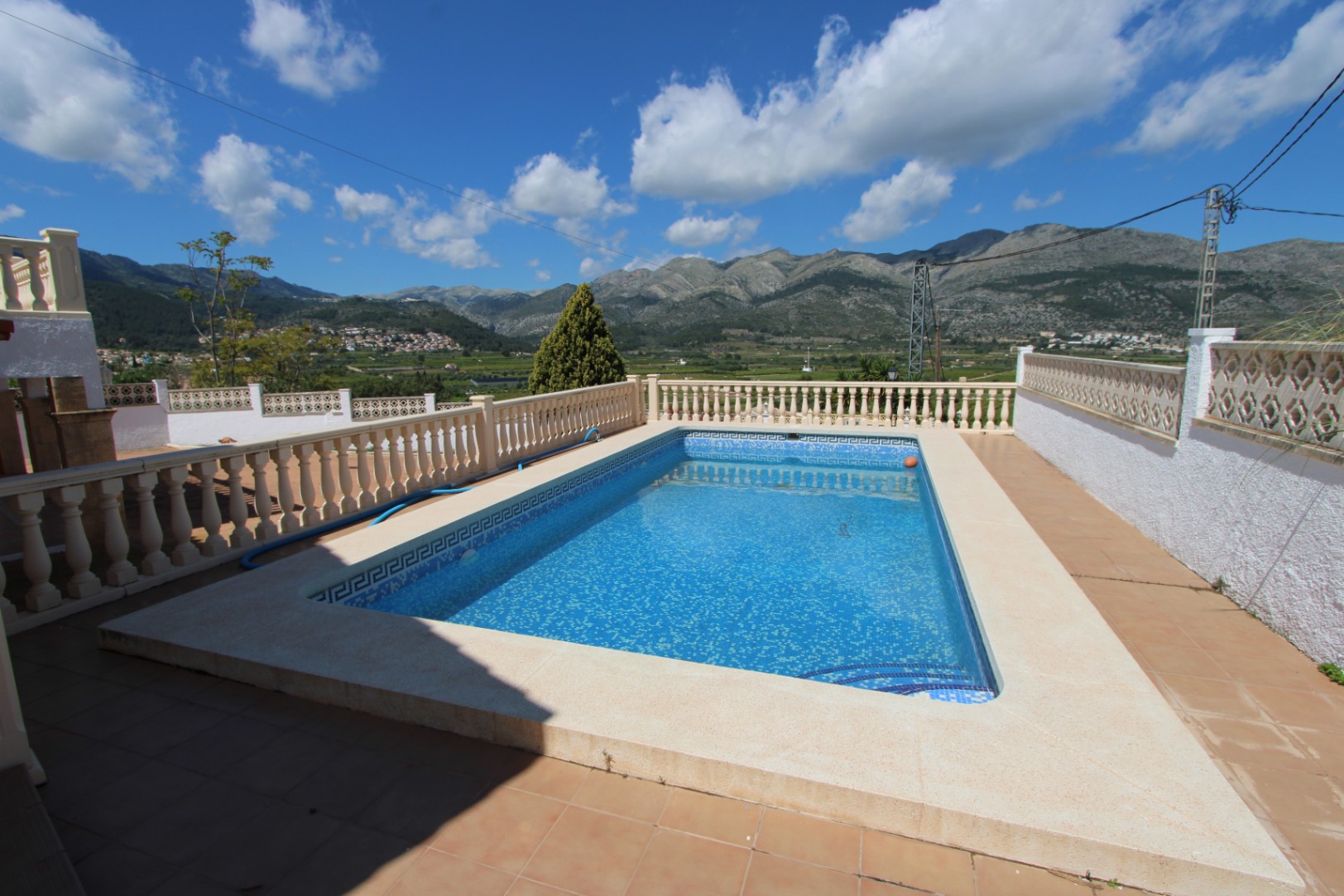 00426 - Chalet en venta con dos viviendas independientes