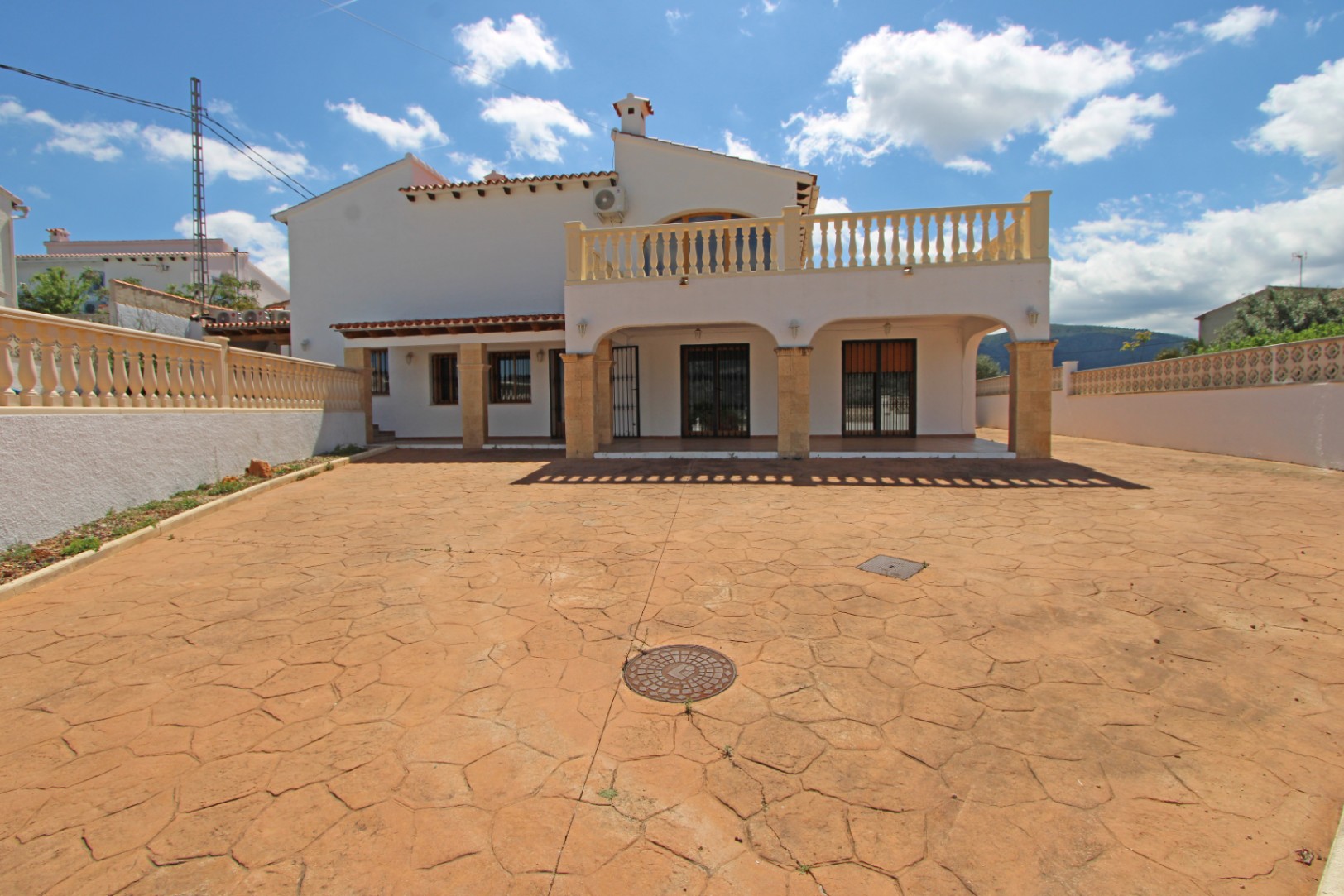 00426 - Chalet en venta con dos viviendas independientes