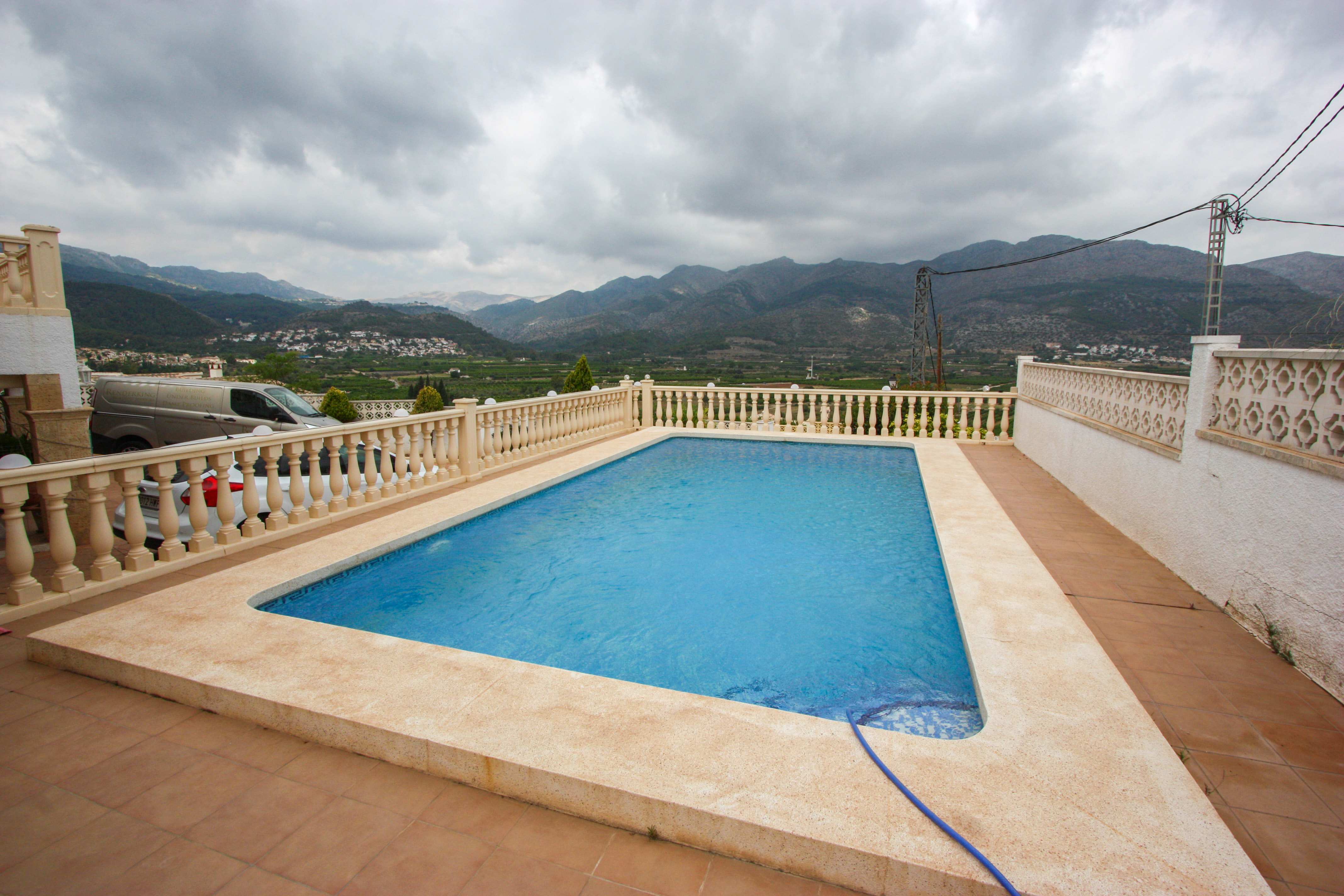 Detached villa with private pool for sale in Orba