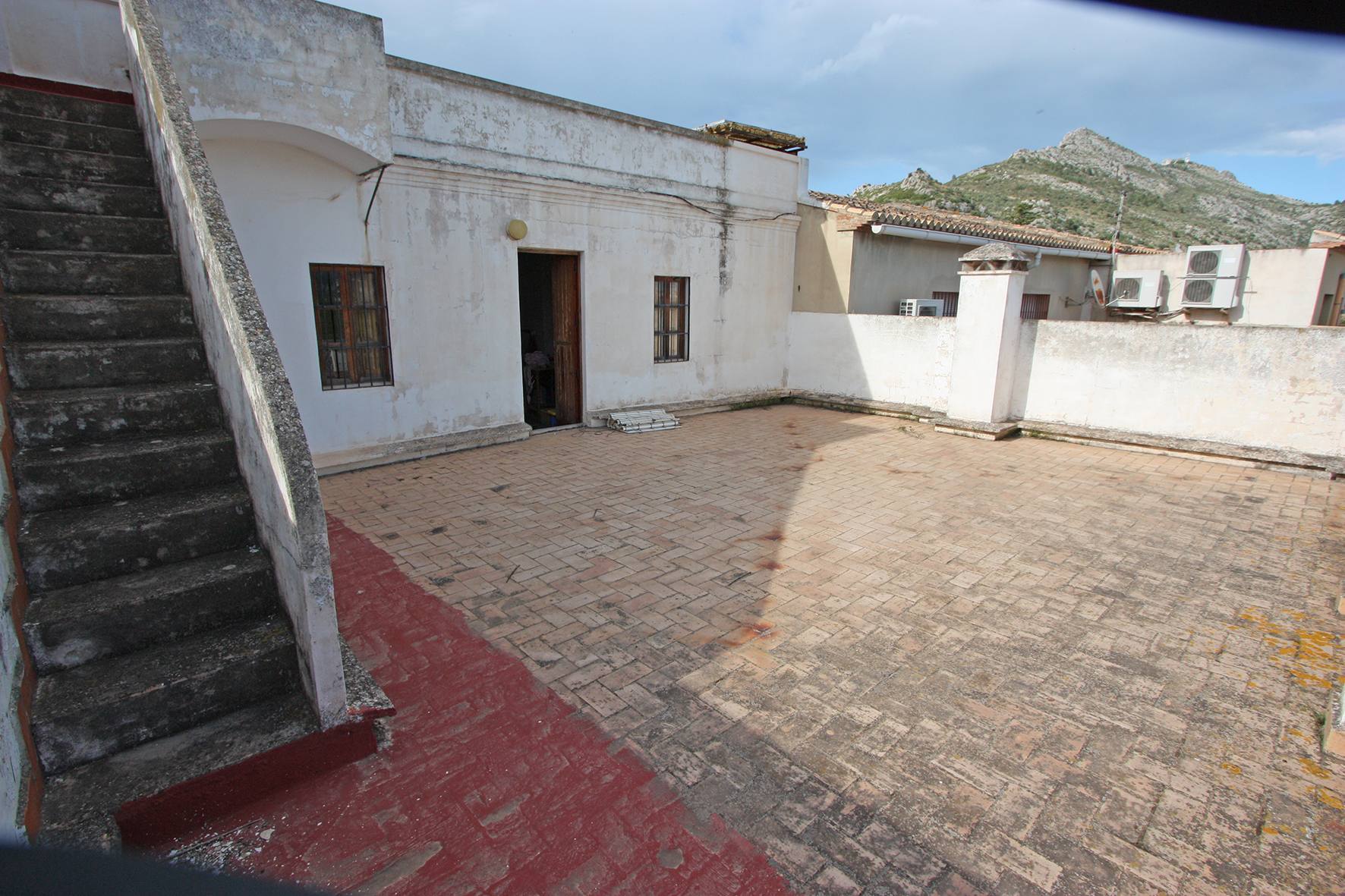 Village house in Rafol de almunia 