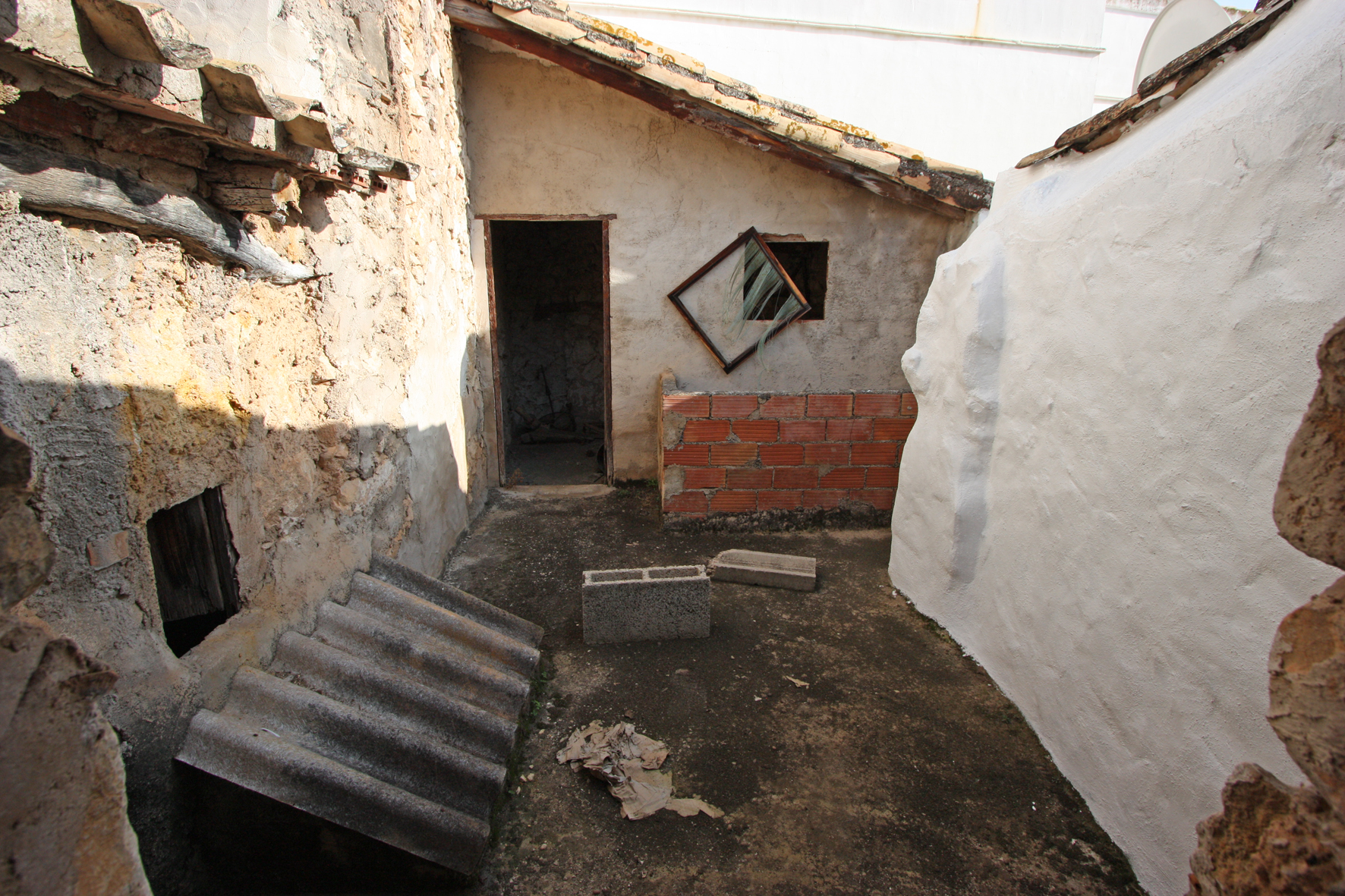 Village house in Sagra 
