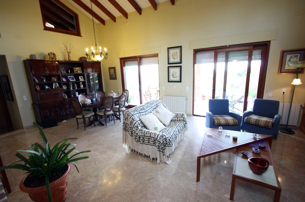 Large villa for sale with sea views
