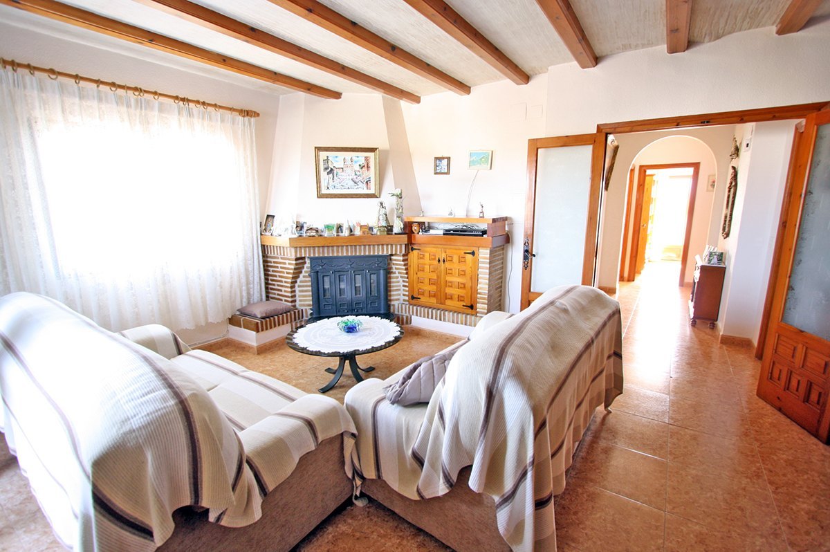 Villa mit vielen Möglichkeiten zum Verkauf in Els Poblets