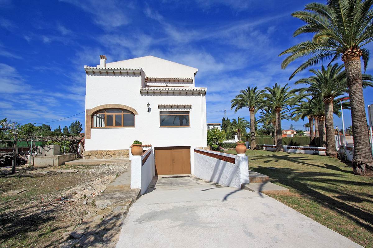 Villa avec beaucoup de possibilités á vendre à Els Poblets